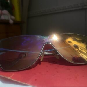 Stylish Oversized Sunglasses with Gold Tint